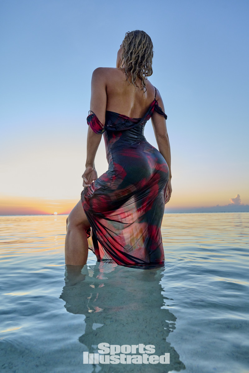 Jasmine Sanders was photographed by Yu Tsai in Belize. Dress by Rat & Boa. 